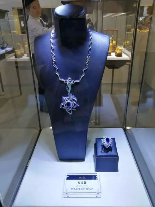 御用金器尽显经典传承 五彩珠宝焕发时尚魅力——老凤祥精品献礼香港珠宝首饰展35周年